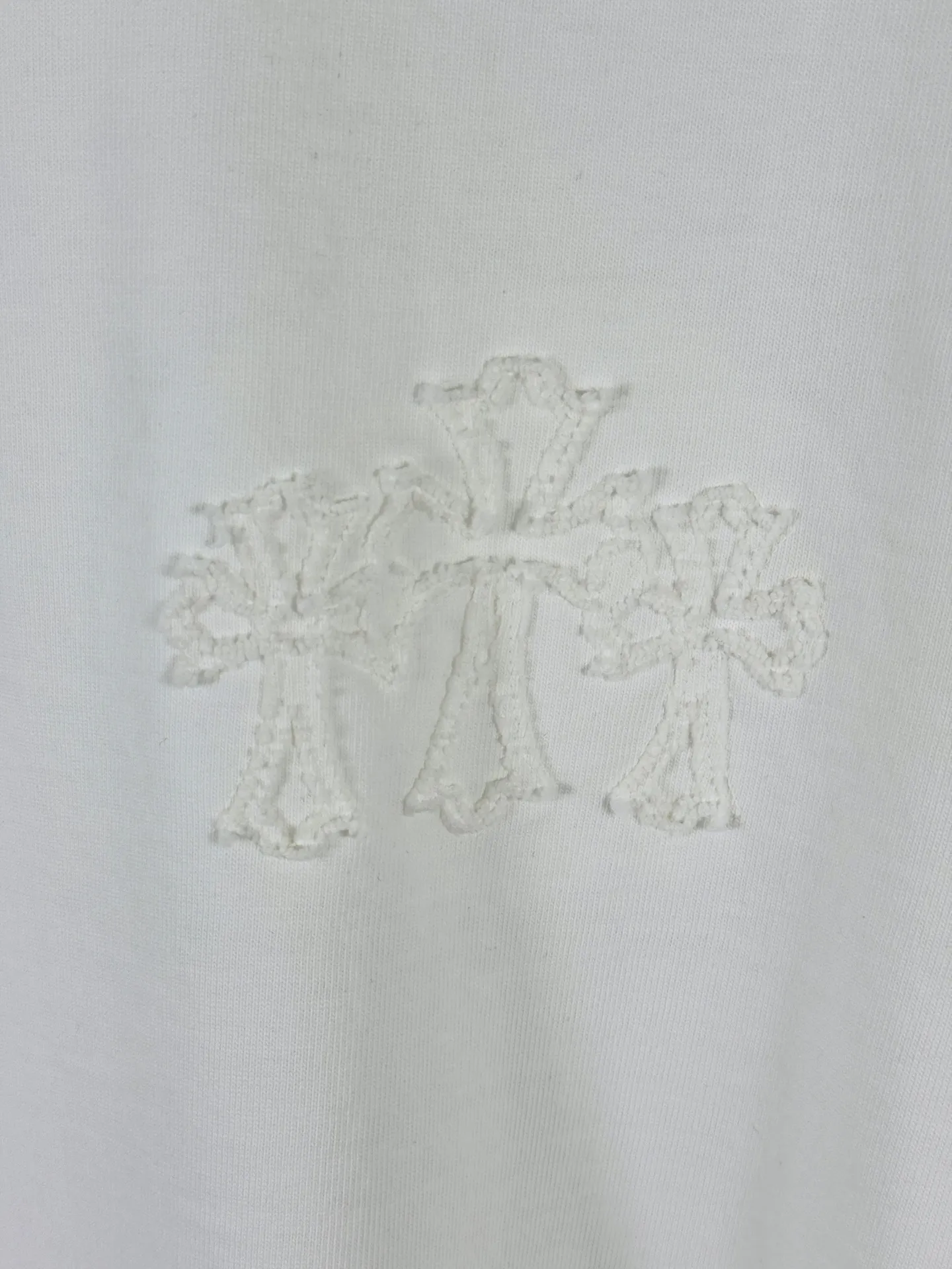 P280 top version, real shot without P, ​​different from market currency) 𝗖𝗵𝗿𝗼𝗺𝗲 𝗛𝗲𝗮𝗿𝘁𝘀/Cro Heart 2025 Autumn and Winter Horseshoe Cross Appliqué Embroidered Couple Casual Long Sleeve 👑The highest version! Customized fabric 320g fabric! Horseshoe cross patch is a best-selling model at the counter and is very comfortable to wear. Accessories: original molded and authenticated collar label➕100% silk wash label. Genuine purchase-grade original hangtag➕matching hanging rope➕3D hanging beads➕original packaging bag. Craftsmanship: The original version has consistent wiring! The highest version of the armhole matching technique! Color: Black White Size: S M L XL XXL